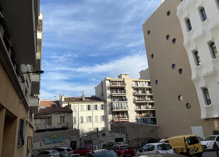 Appart 4 personnes terrasse plein soleil